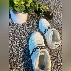 Reebok 11 1/2 Tenis shoes/ Boy size